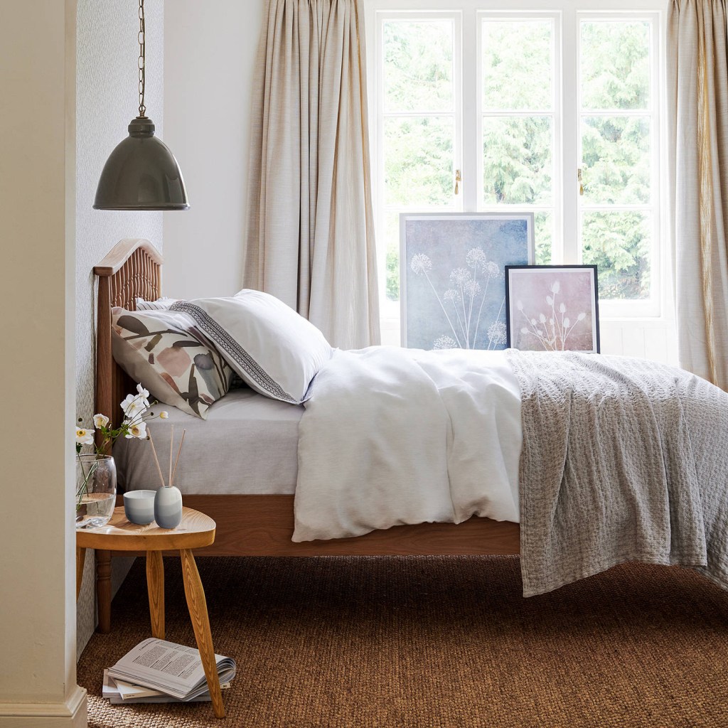 curtains and bedding